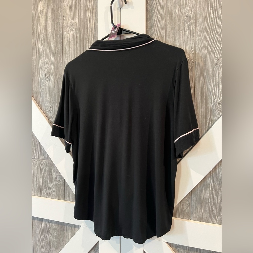 146. Victoria’s Secret Black & Pink Pajama Top Size Small - Picture 6 of 6